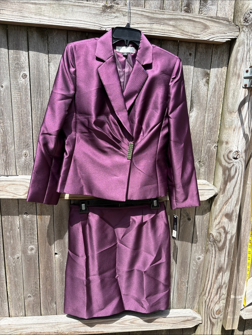 Tahari 10P plum skirt suit set!! NWT!!